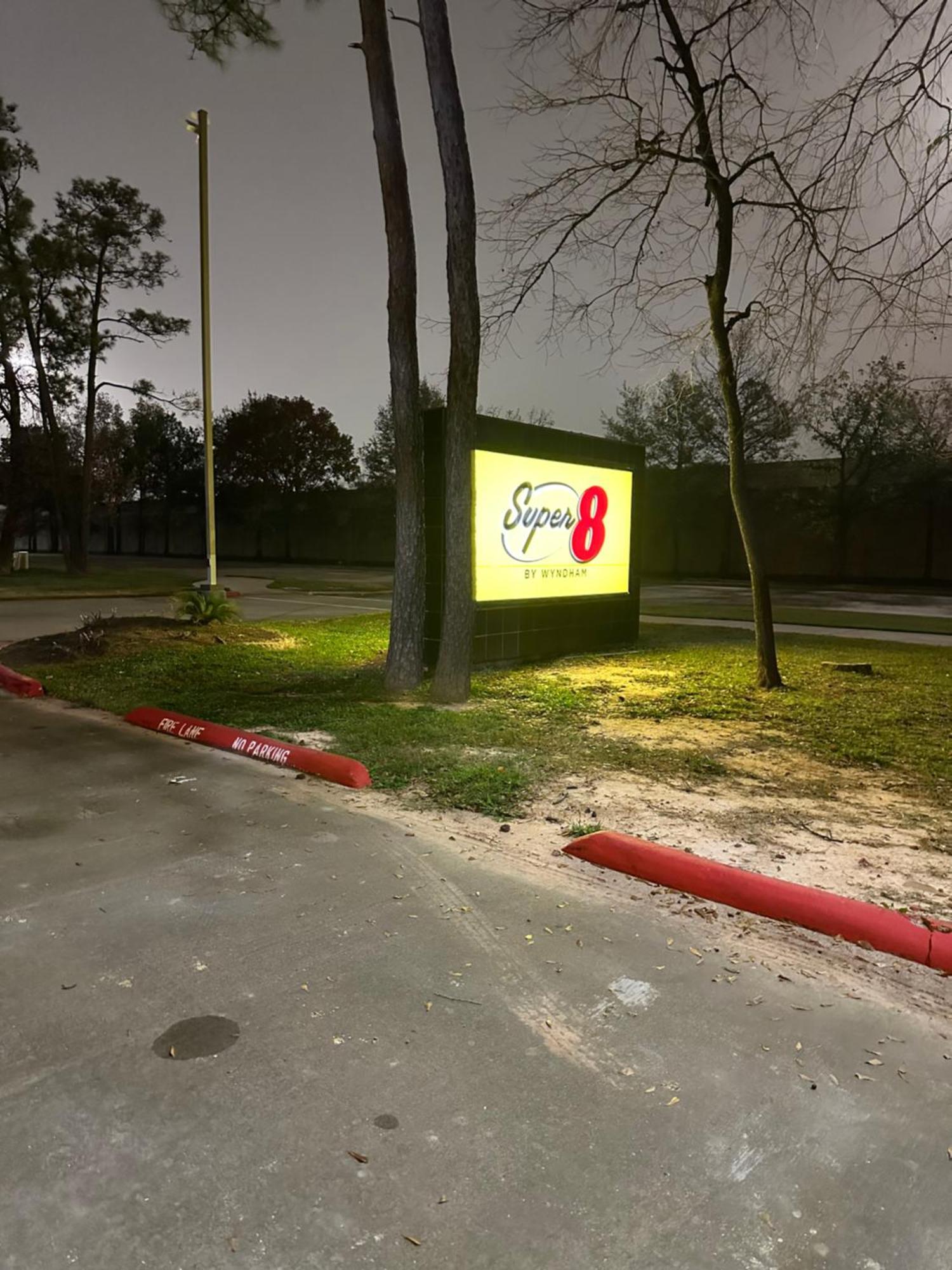 Hotel Super 8 By Wyndham The Woodlands North Exteriér fotografie