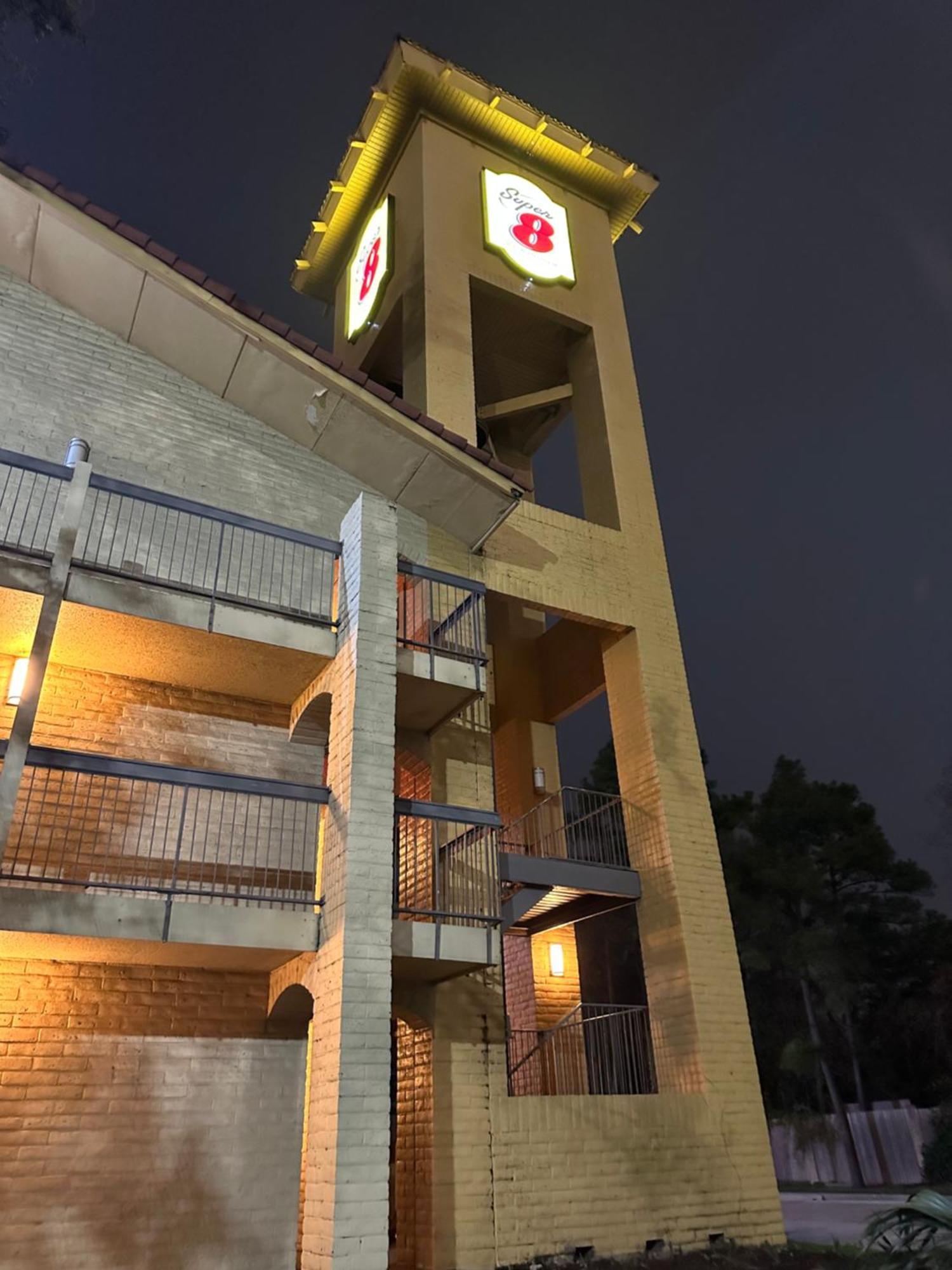 Hotel Super 8 By Wyndham The Woodlands North Exteriér fotografie