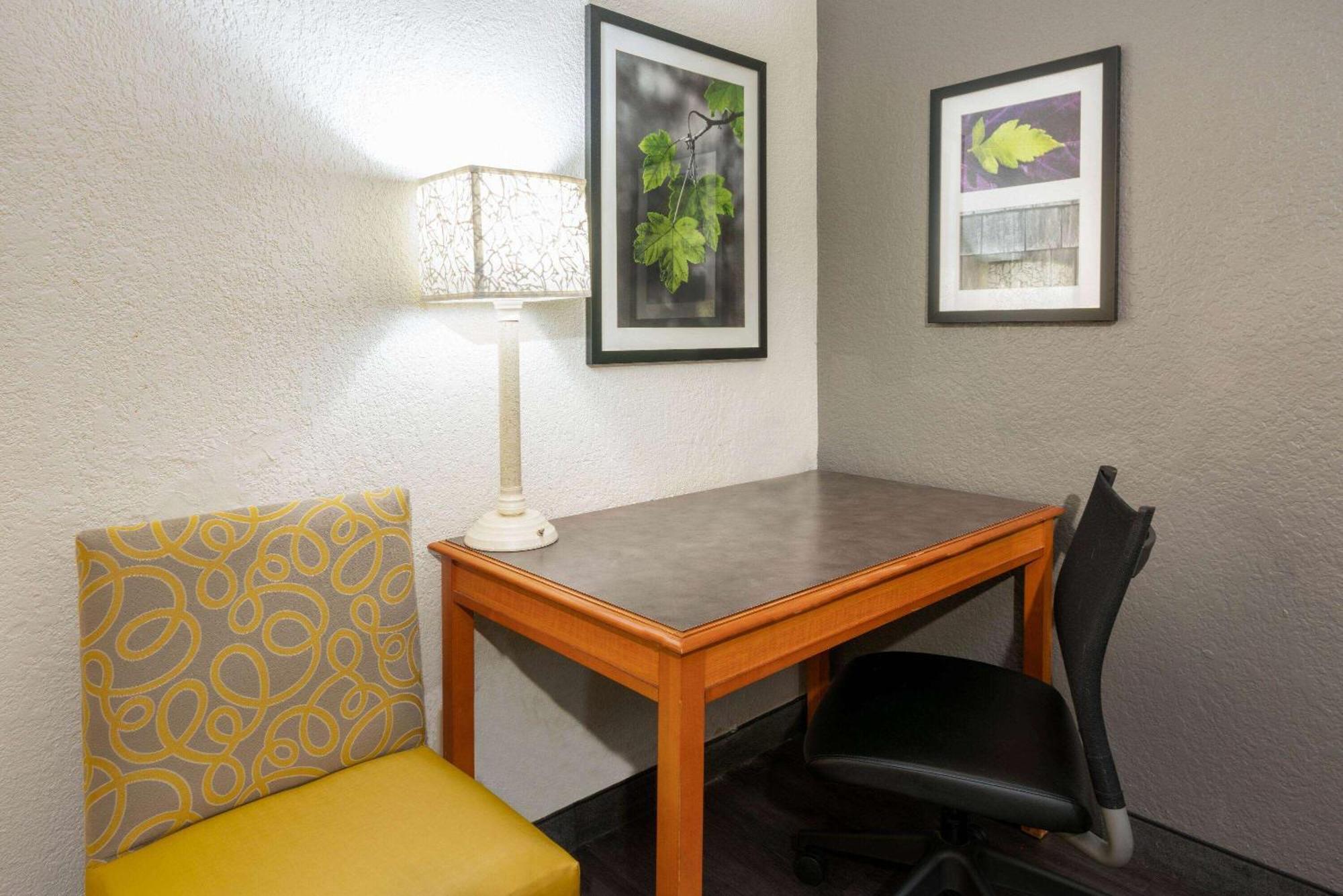 Hotel Super 8 By Wyndham The Woodlands North Exteriér fotografie