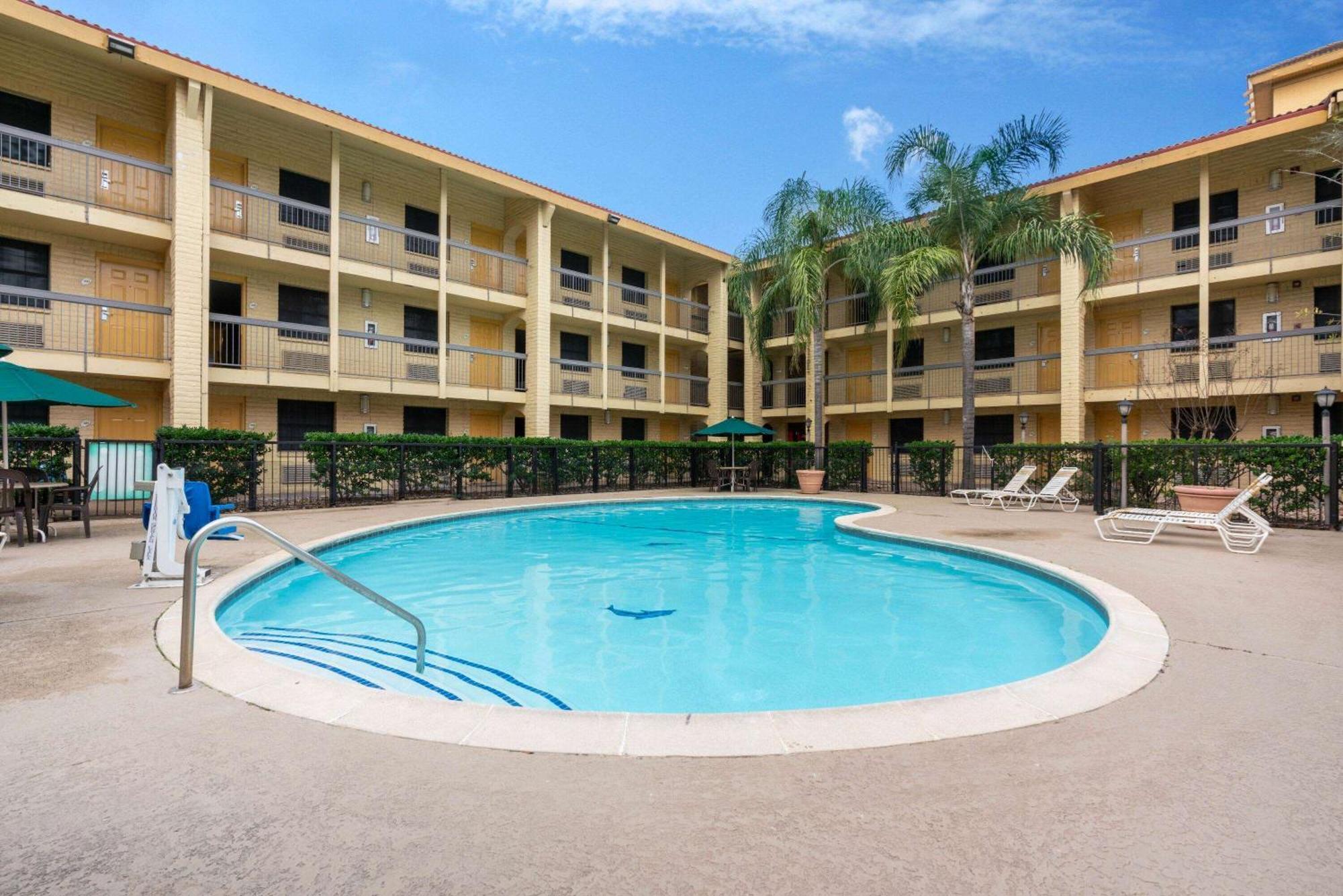 Hotel Super 8 By Wyndham The Woodlands North Exteriér fotografie